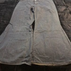 Women’s bell bottom jeans large